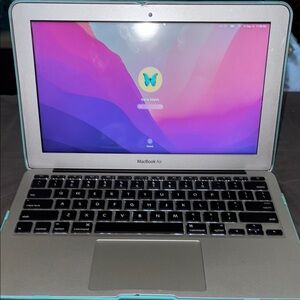 Apple MacBook Air - Sleek Silver Design